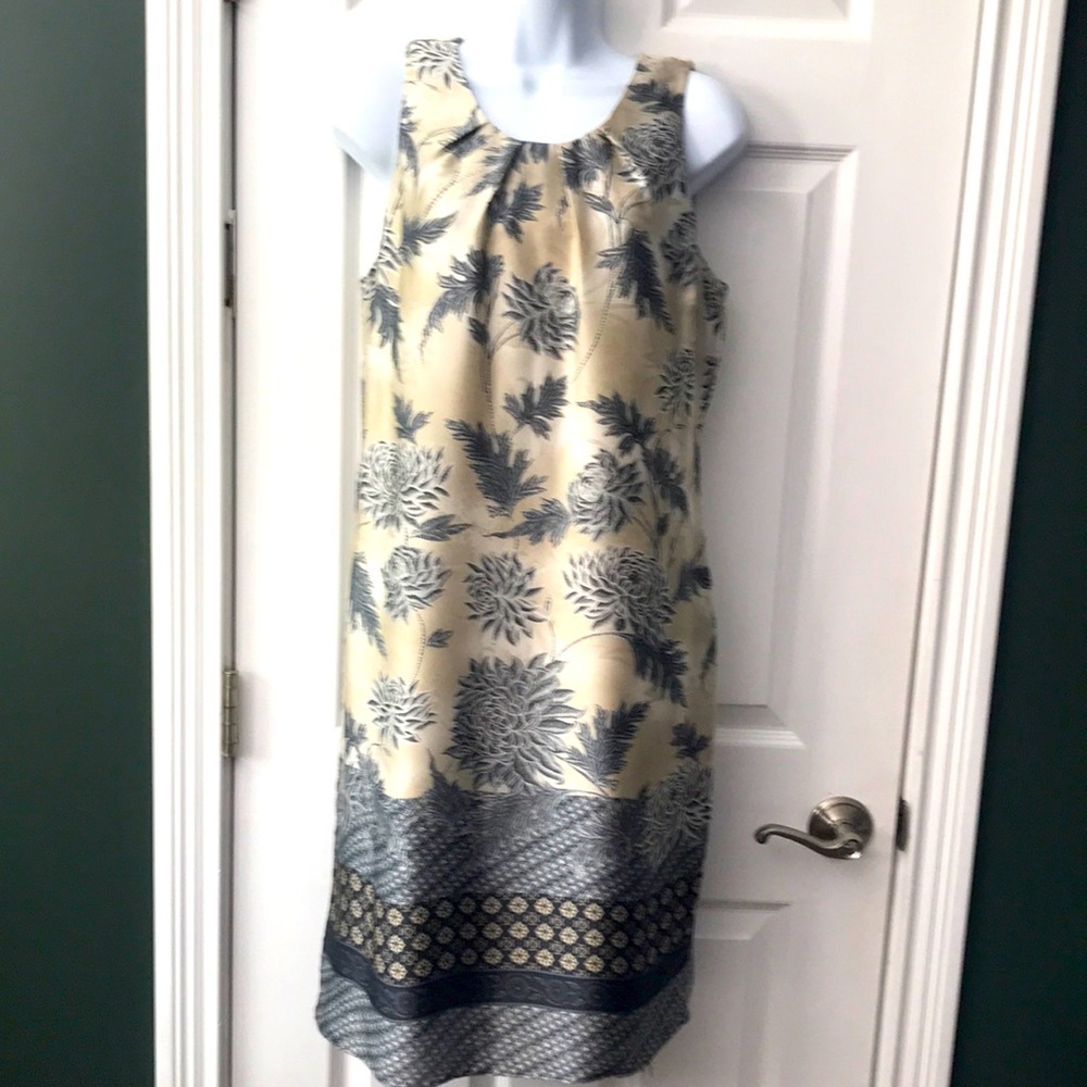 Beautiful ladies dress by Wallis
